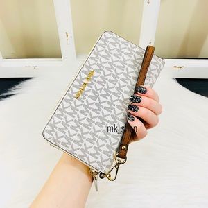 Michael Kors Jet Set Travel Large Flat Phone Case
